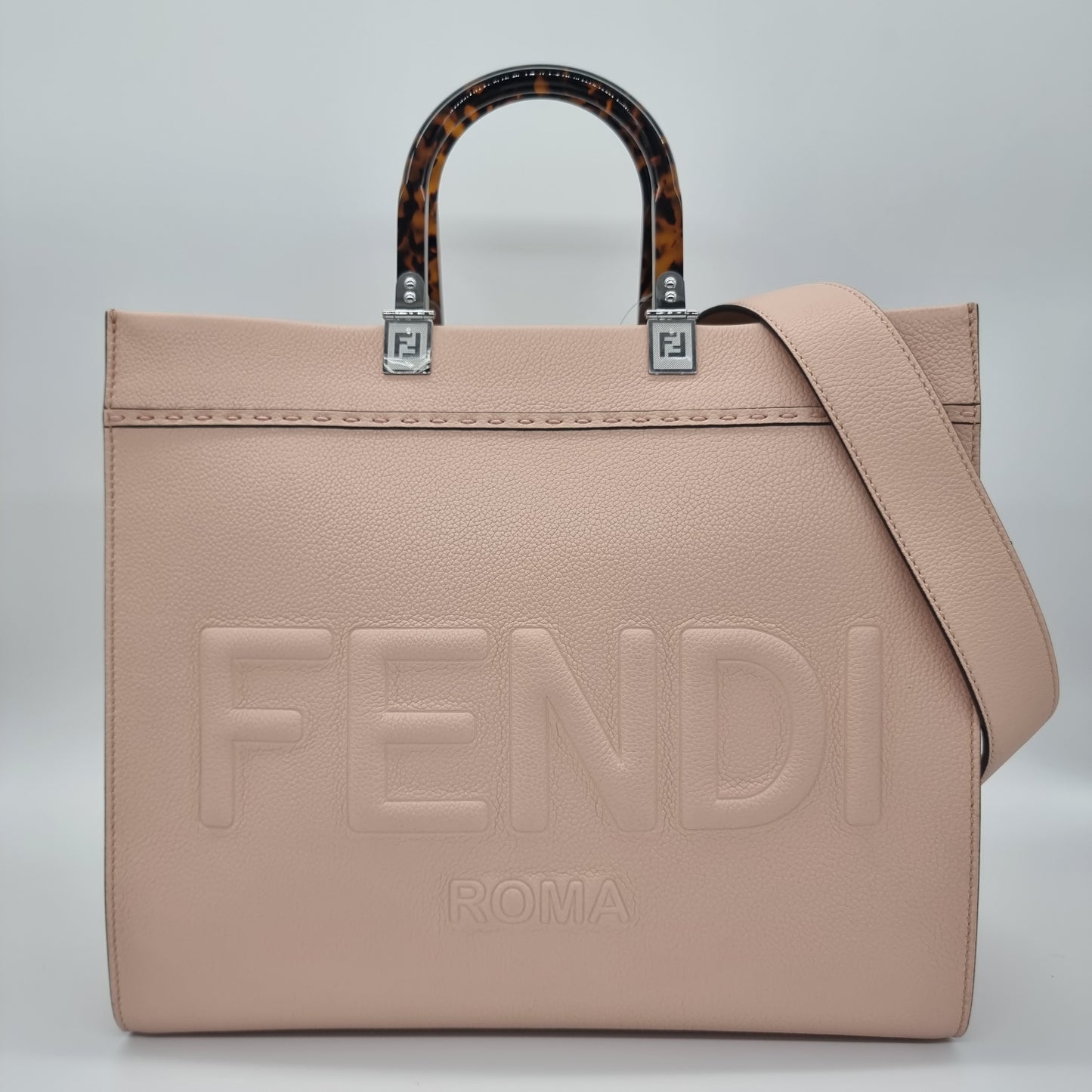 Fendi Sunshine Medium Light Rose Pallad 2022 Size 30x14x35