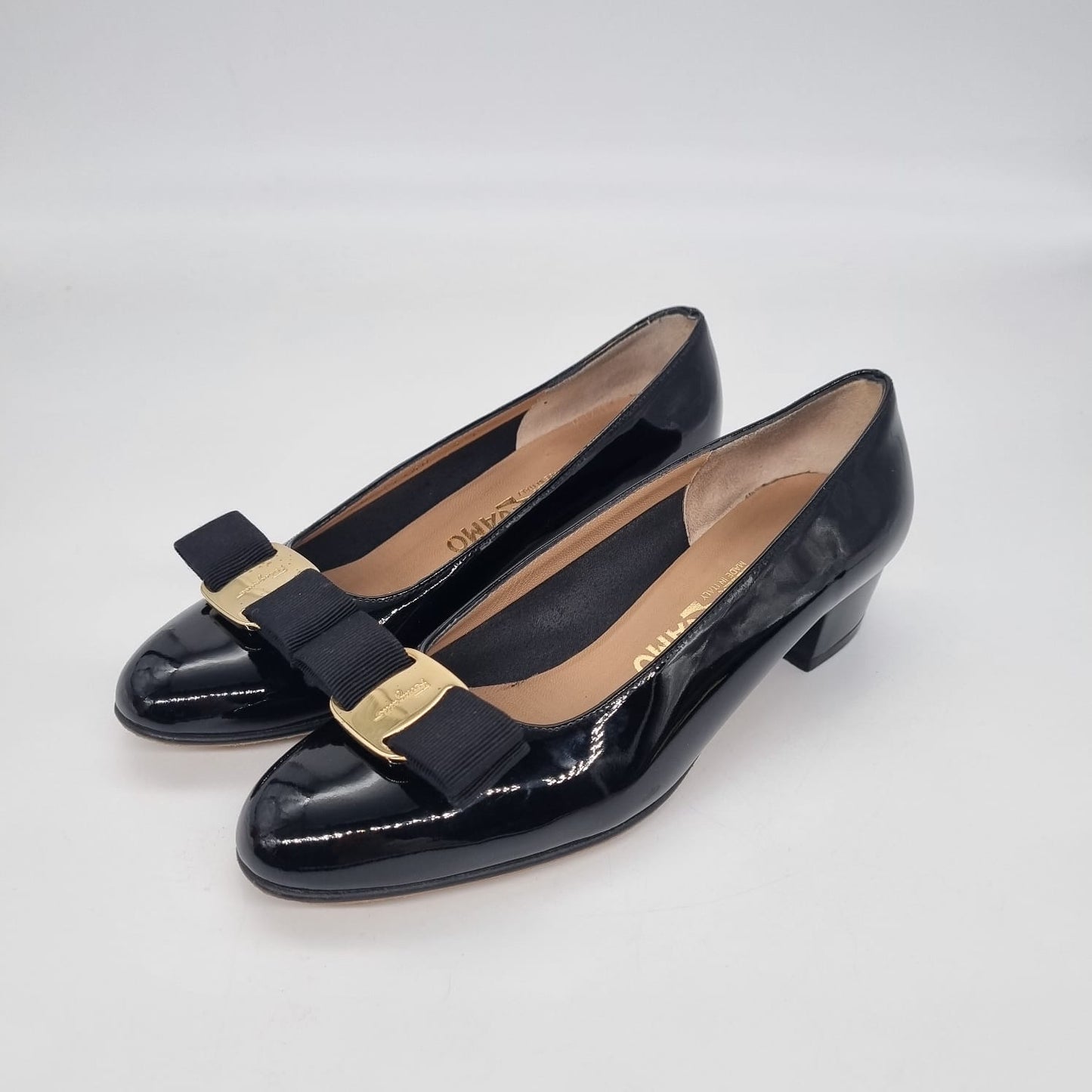 Salvatore Ferragamo Vara Pump Nero Naplakcalf Size 4,5c/22,5