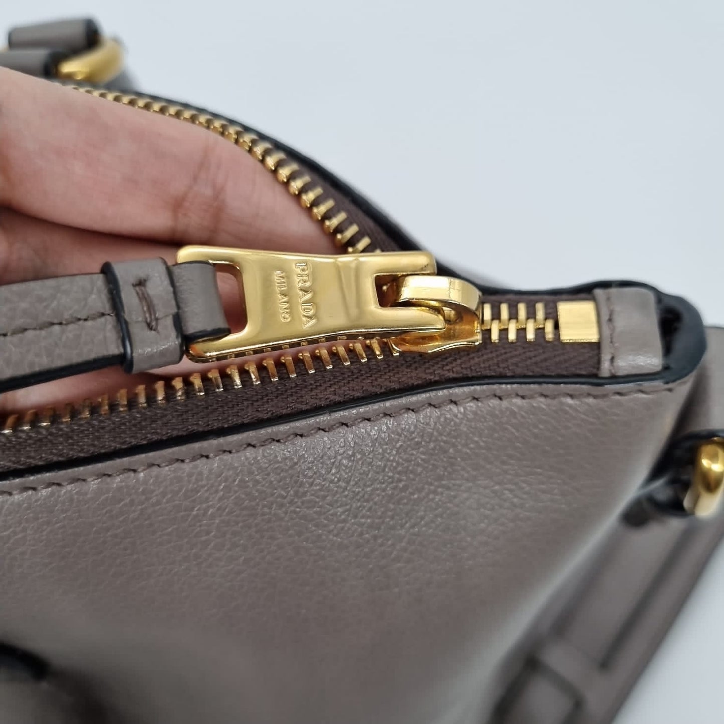 Prada 1ba104 Glace'calf Argilla Bag GHW Grey Size 28x14x21