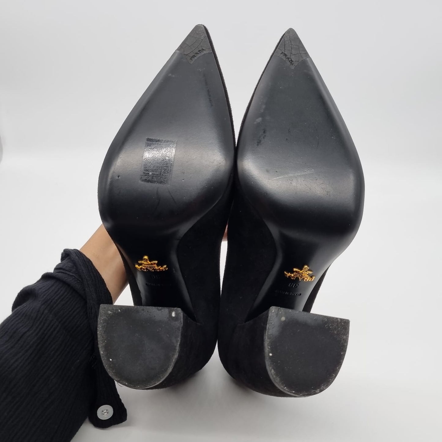 Prada Pump Heels Black Suede Size 39/27 (dari ujung)