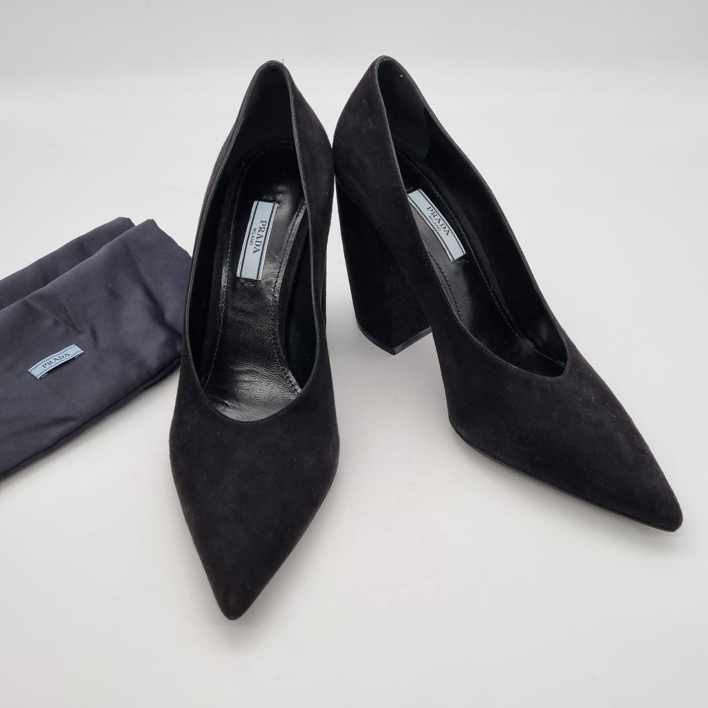 Prada Pump Heels Black Suede Size 39/27 (dari ujung)