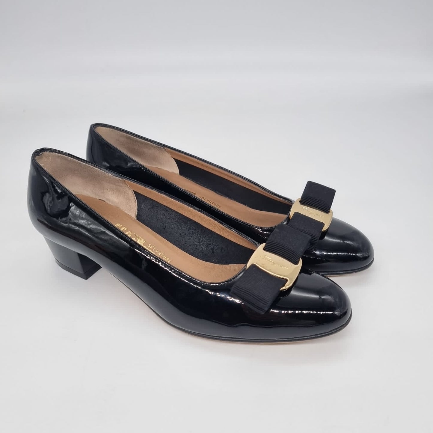 Salvatore Ferragamo Vara Pump Nero Naplakcalf Size 4,5c/22,5
