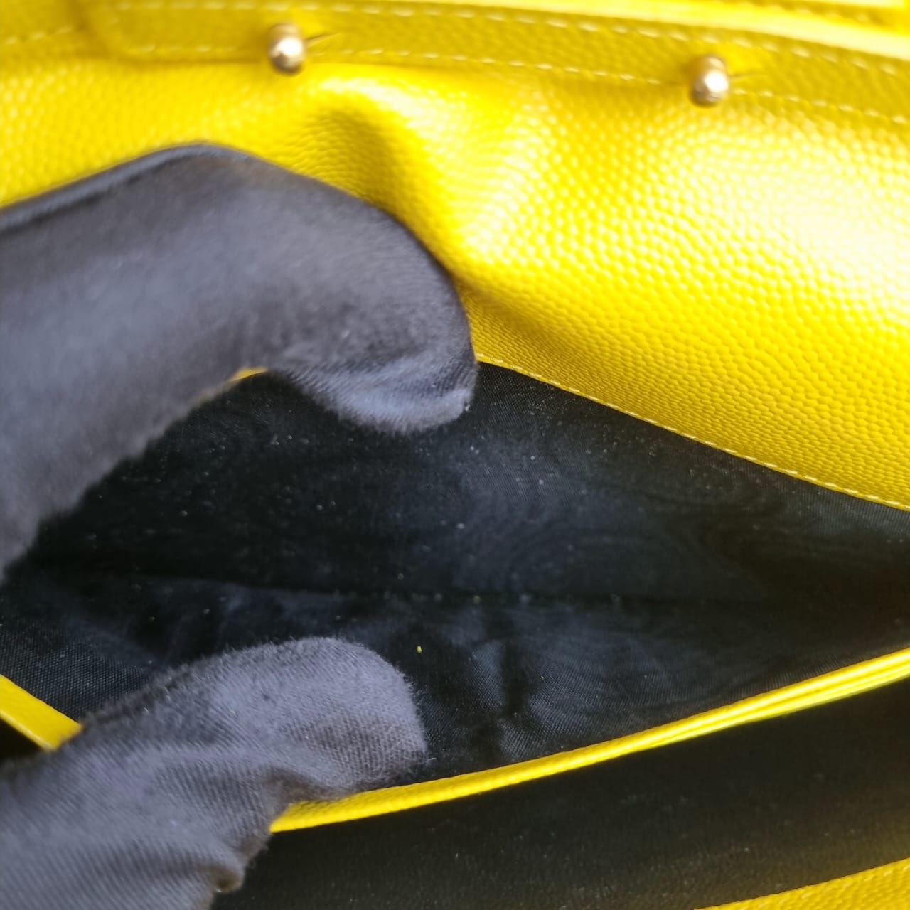 Yves Saint Laurent Envelope Shoulder Bag Jaune 2016 Size 23x15