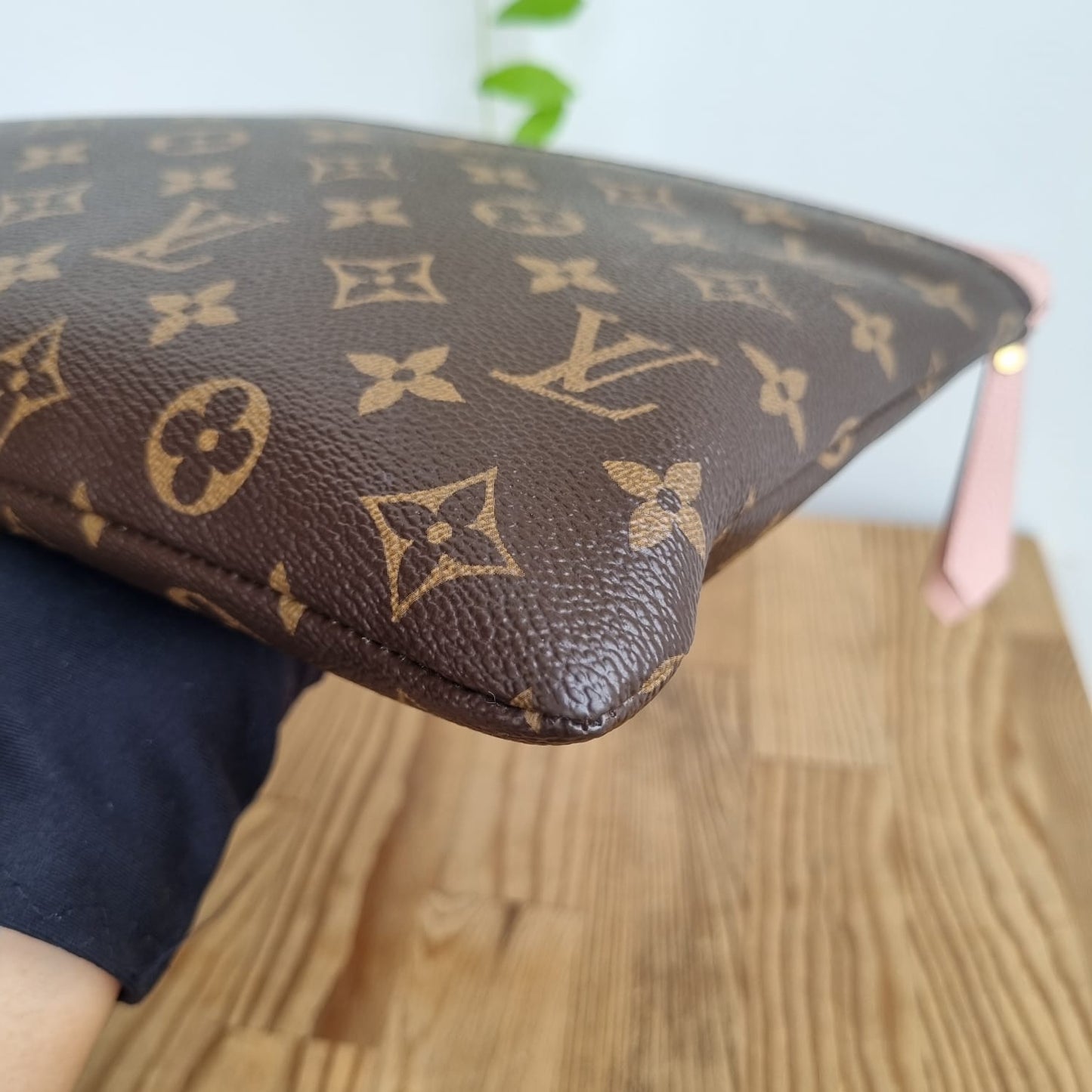 Louis Vuitton Daily Pouch Monogram 2022 Size 30x21