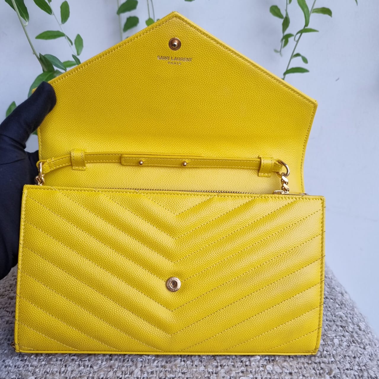 Yves Saint Laurent Envelope Shoulder Bag Jaune 2016 Size 23x15