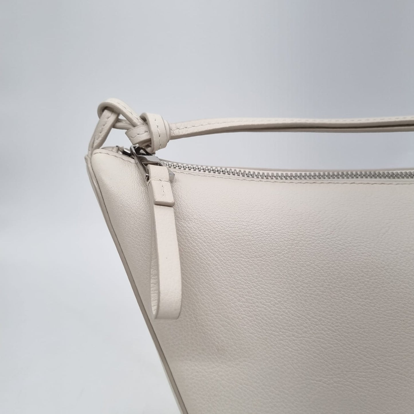 Loewe Hammock Mini Hobo Ivory 2023 Size 15x10x16