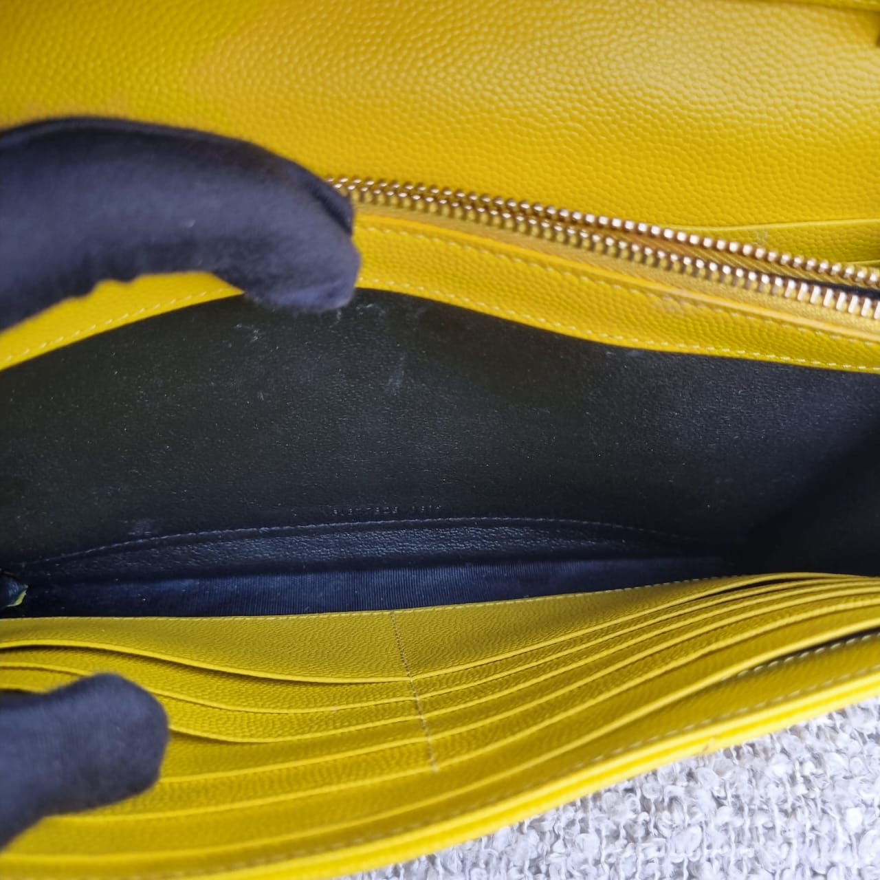 Yves Saint Laurent Envelope Shoulder Bag Jaune 2016 Size 23x15