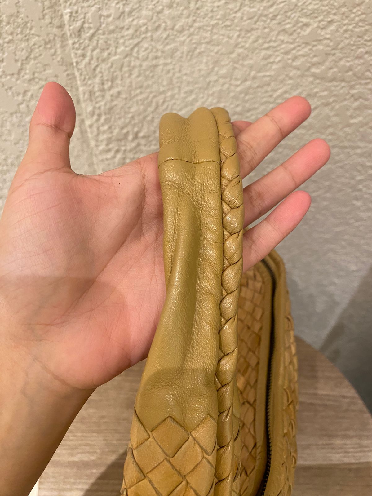 Bottega Veneta Hobo Medium Beige Size 45x30