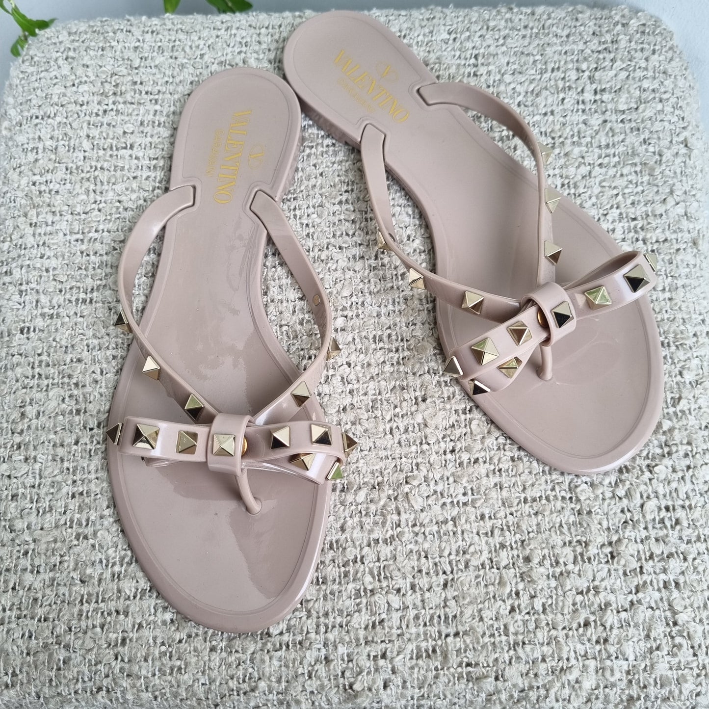 Valentino Garavani Rockstud Jelly Nude Size 39/25