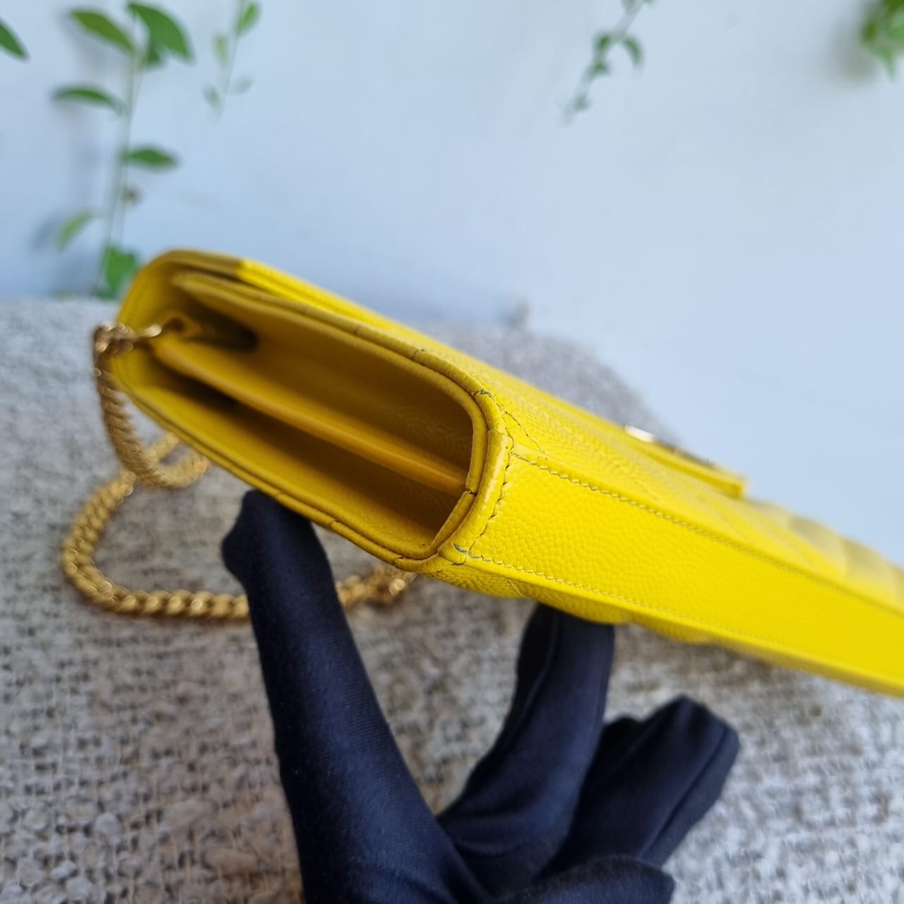 Yves Saint Laurent Envelope Shoulder Bag Jaune 2016 Size 23x15