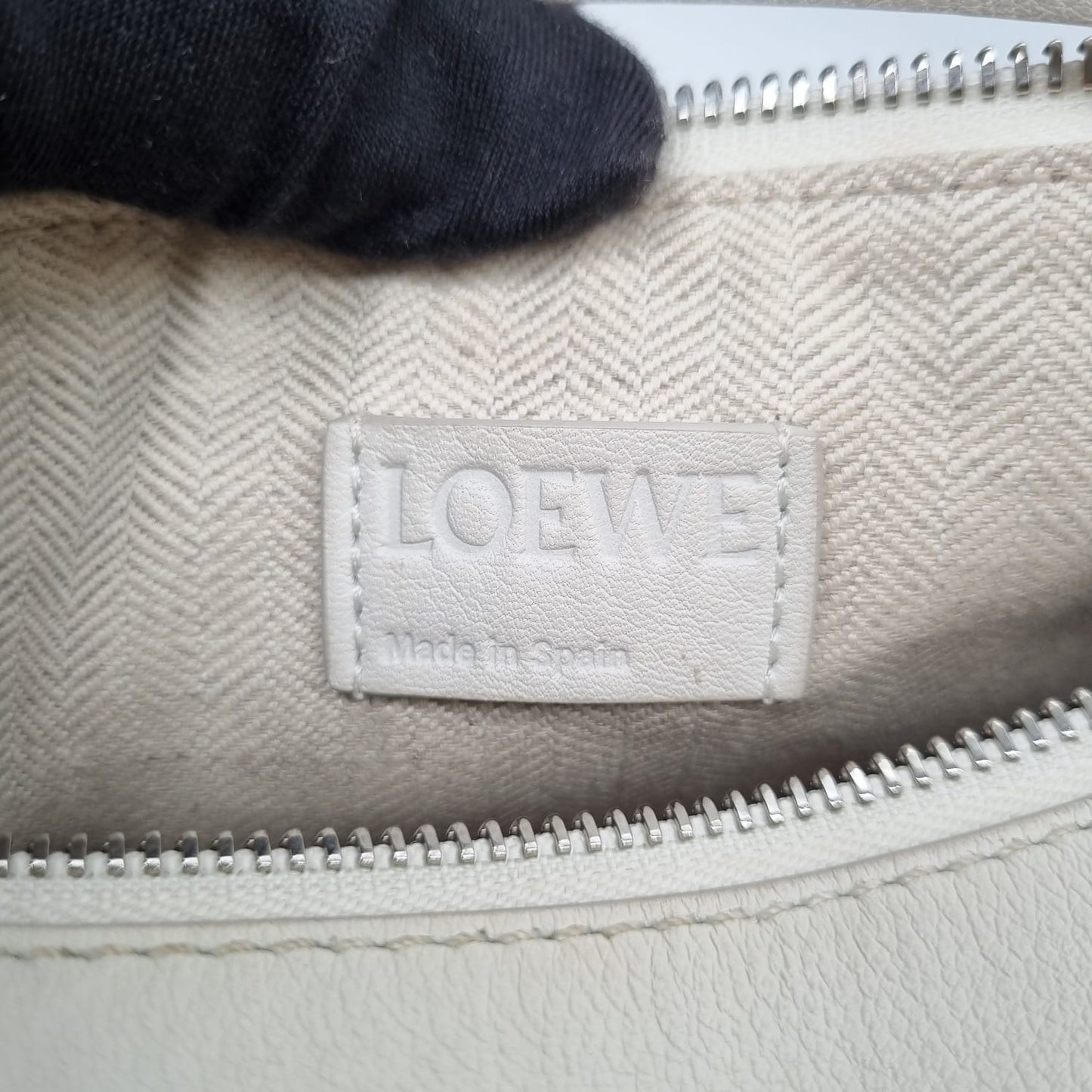 Loewe Hammock Mini Hobo Ivory 2023 Size 15x10x16