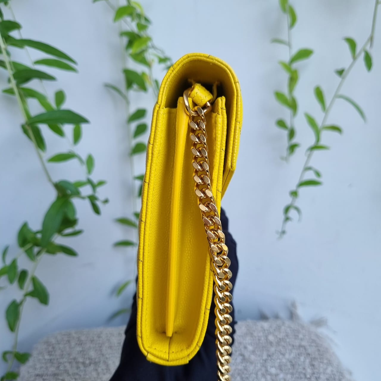 Yves Saint Laurent Envelope Shoulder Bag Jaune 2016 Size 23x15