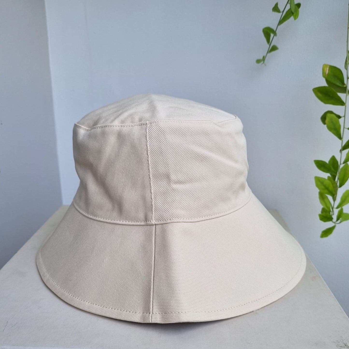 Alo Yoga Weekender Bucket Hat Ivory