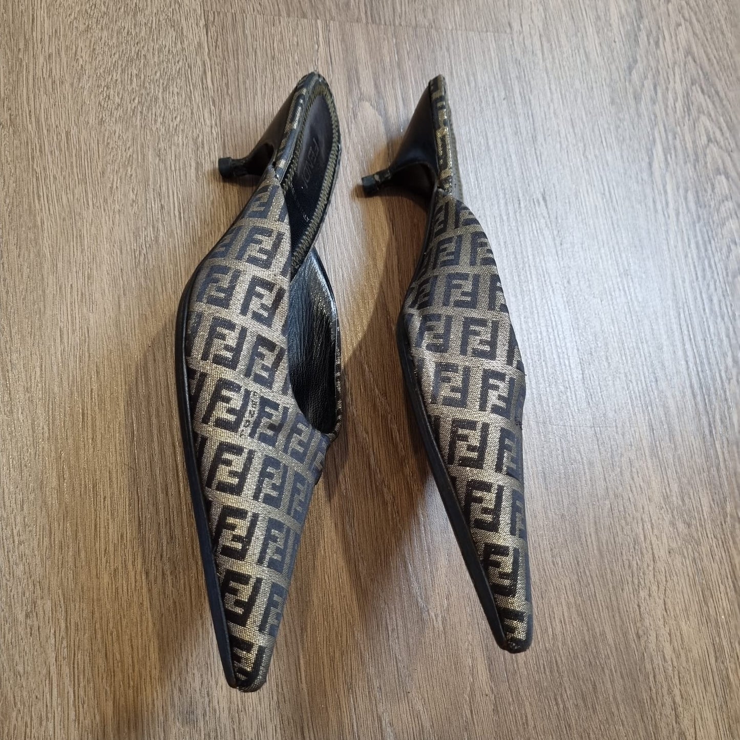 Fendi FF Vintage Kitten Heels Size 39,5/28cm (dari ujung)