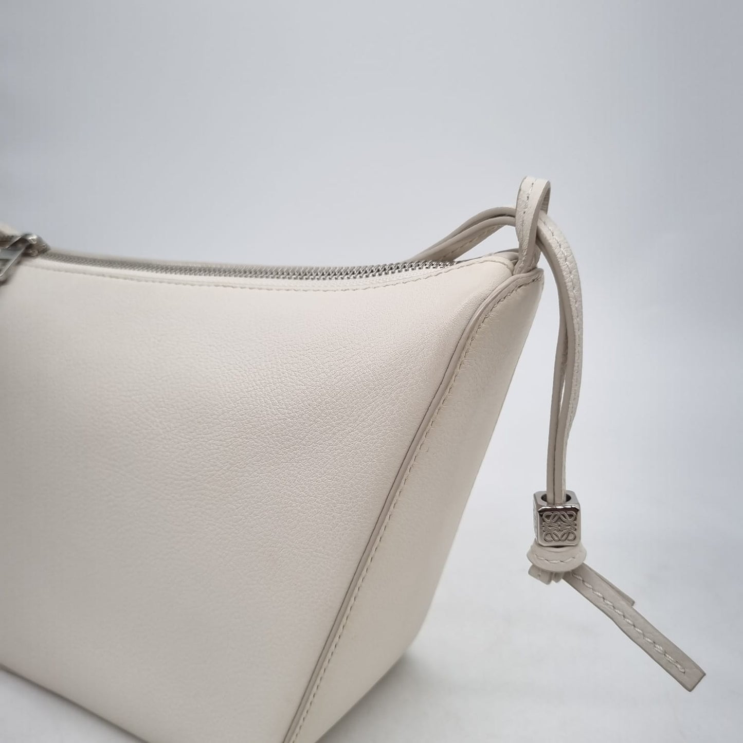 Loewe Hammock Mini Hobo Ivory 2023 Size 15x10x16