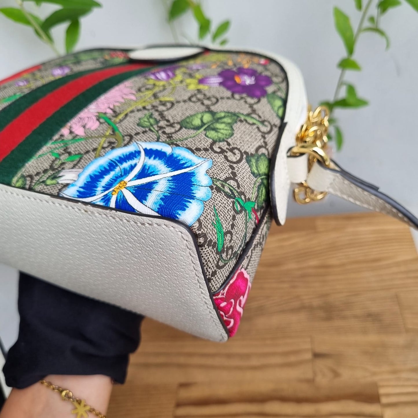 Gucci Ophidia Flower White Canvas Size 24x8x18 (Like New)