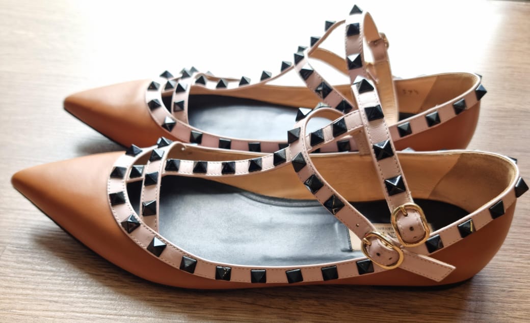 Valentino Rockstud Point Toe Flats Brown Size 39.5/26.5 dari ujung
