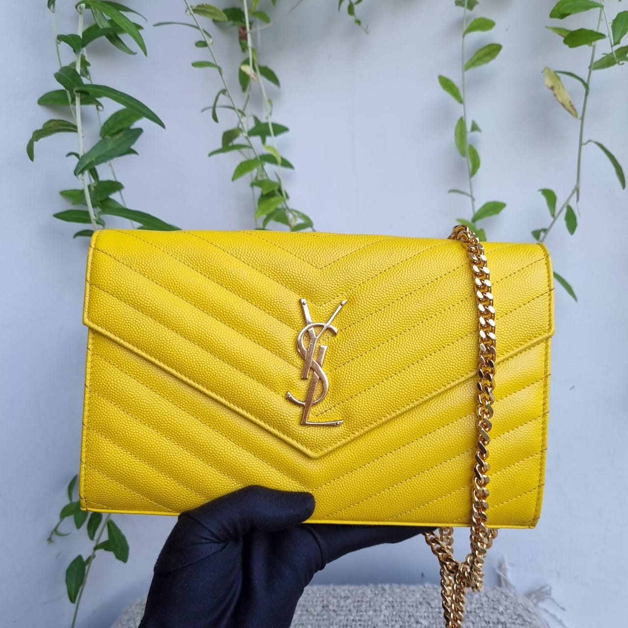 Yves Saint Laurent Envelope Shoulder Bag Jaune 2016 Size 23x15