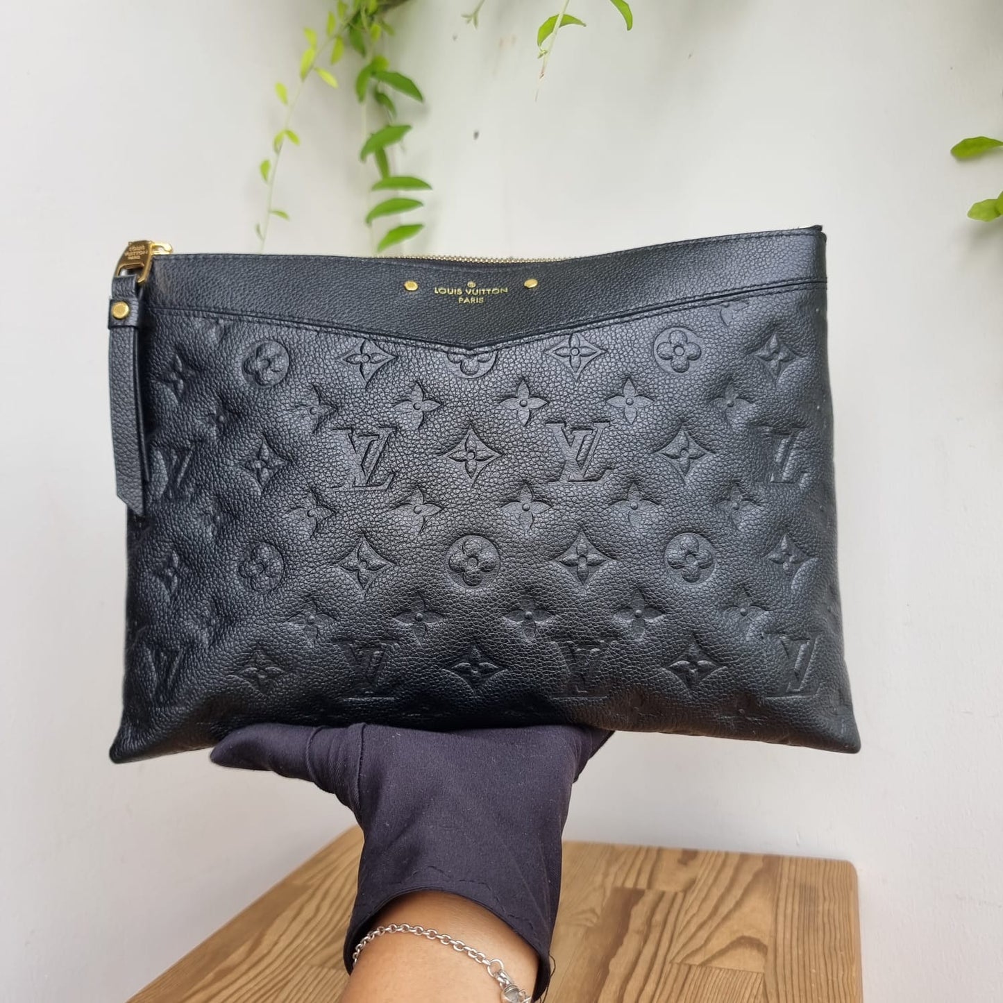 Louis Vuitton Daily Pouch Monogram Black CHIP Size 30x21