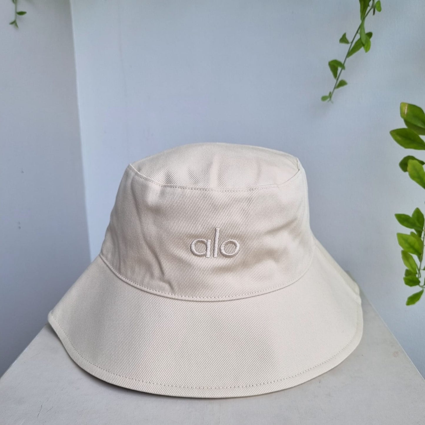 Alo Yoga Weekender Bucket Hat Ivory
