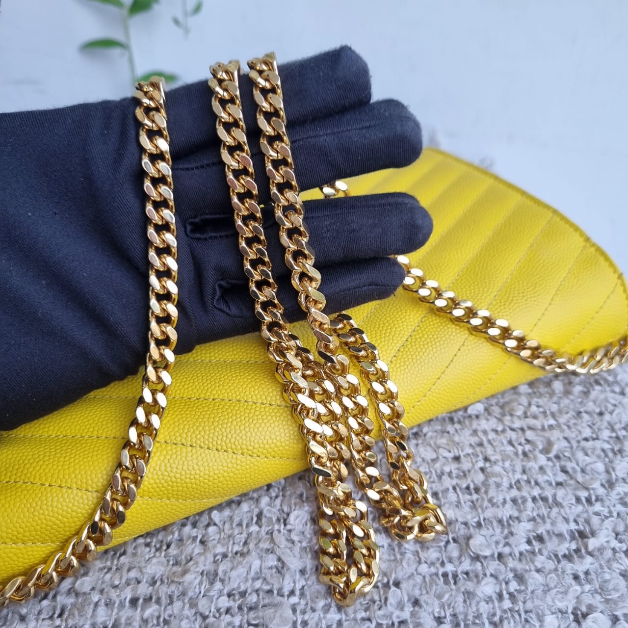 Yves Saint Laurent Envelope Shoulder Bag Jaune 2016 Size 23x15