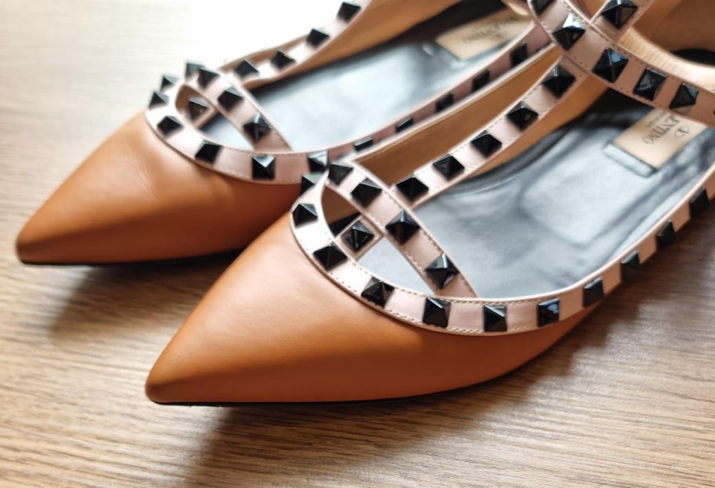 Valentino Rockstud Point Toe Flats Brown Size 39.5/26.5 dari ujung