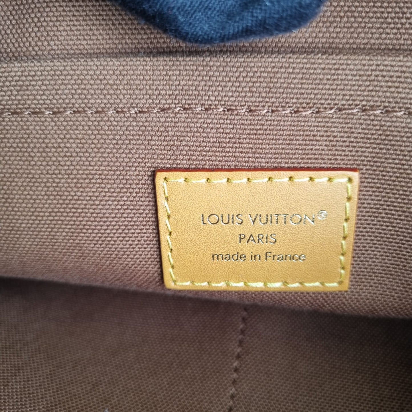 Louis Vuitton Pochette Voyage Mono CHIP Size 30x7x20
