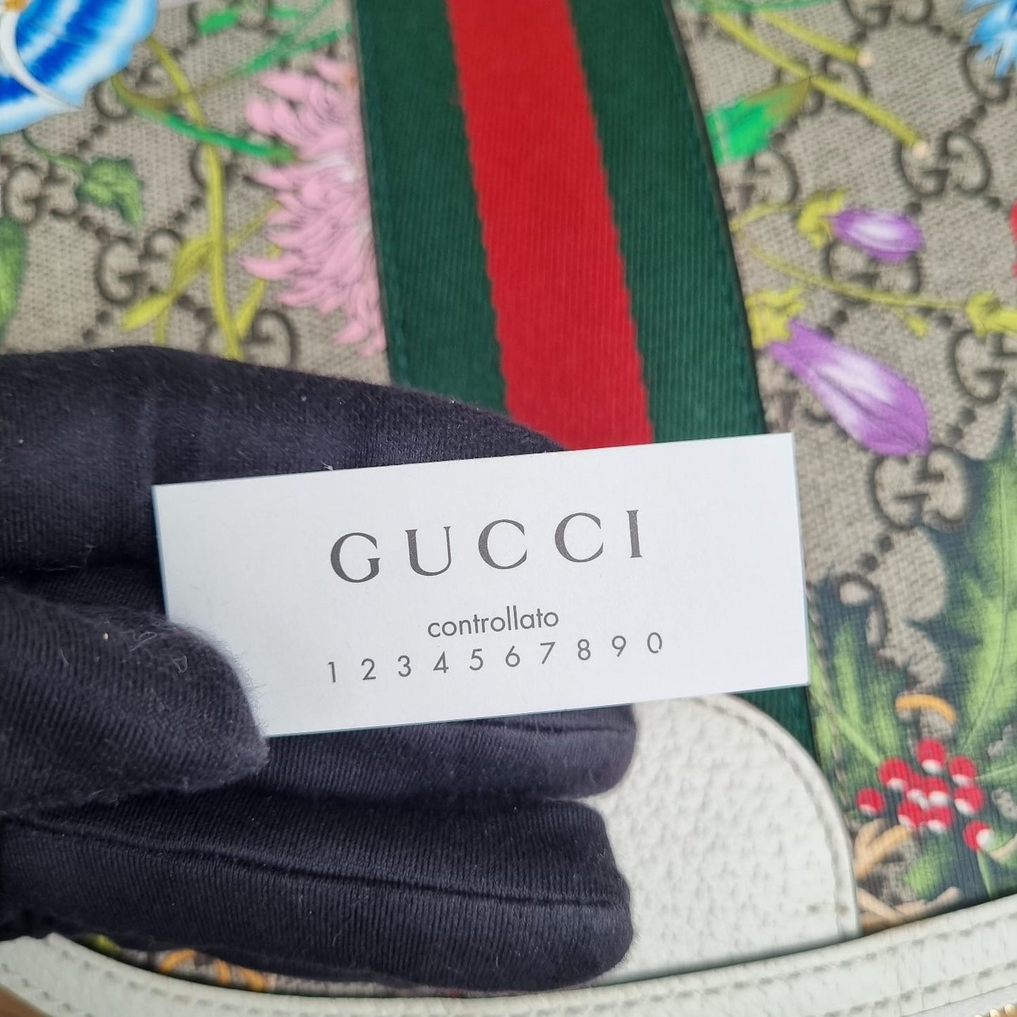 Gucci Ophidia Flower White Canvas Size 24x8x18 (Like New)