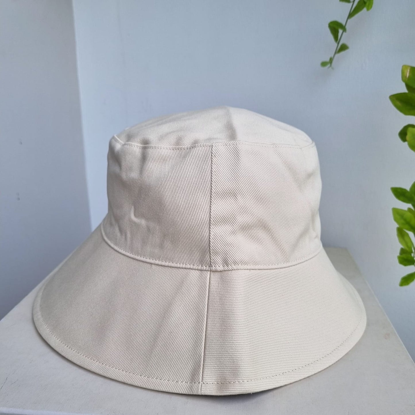 Alo Yoga Weekender Bucket Hat Ivory