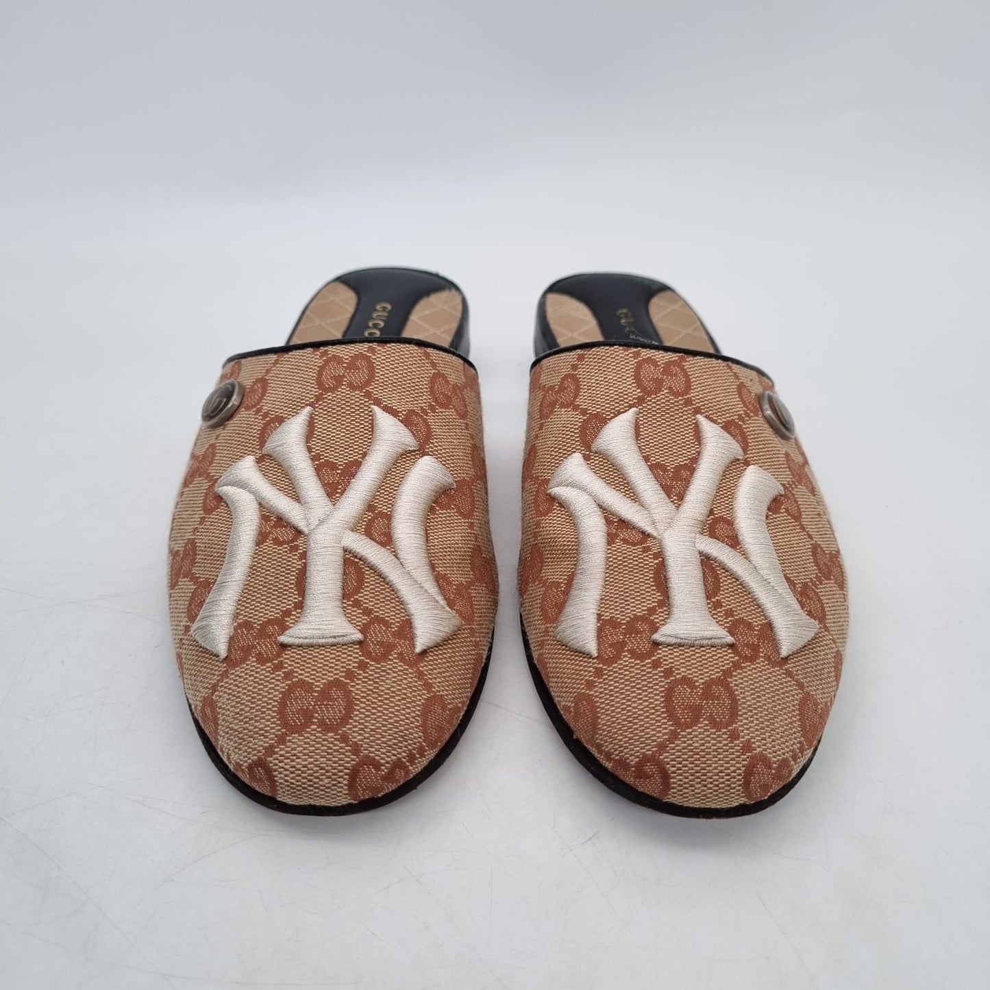 Gucci Logo Print NY Yankess Mules Beige Size 37,5/26