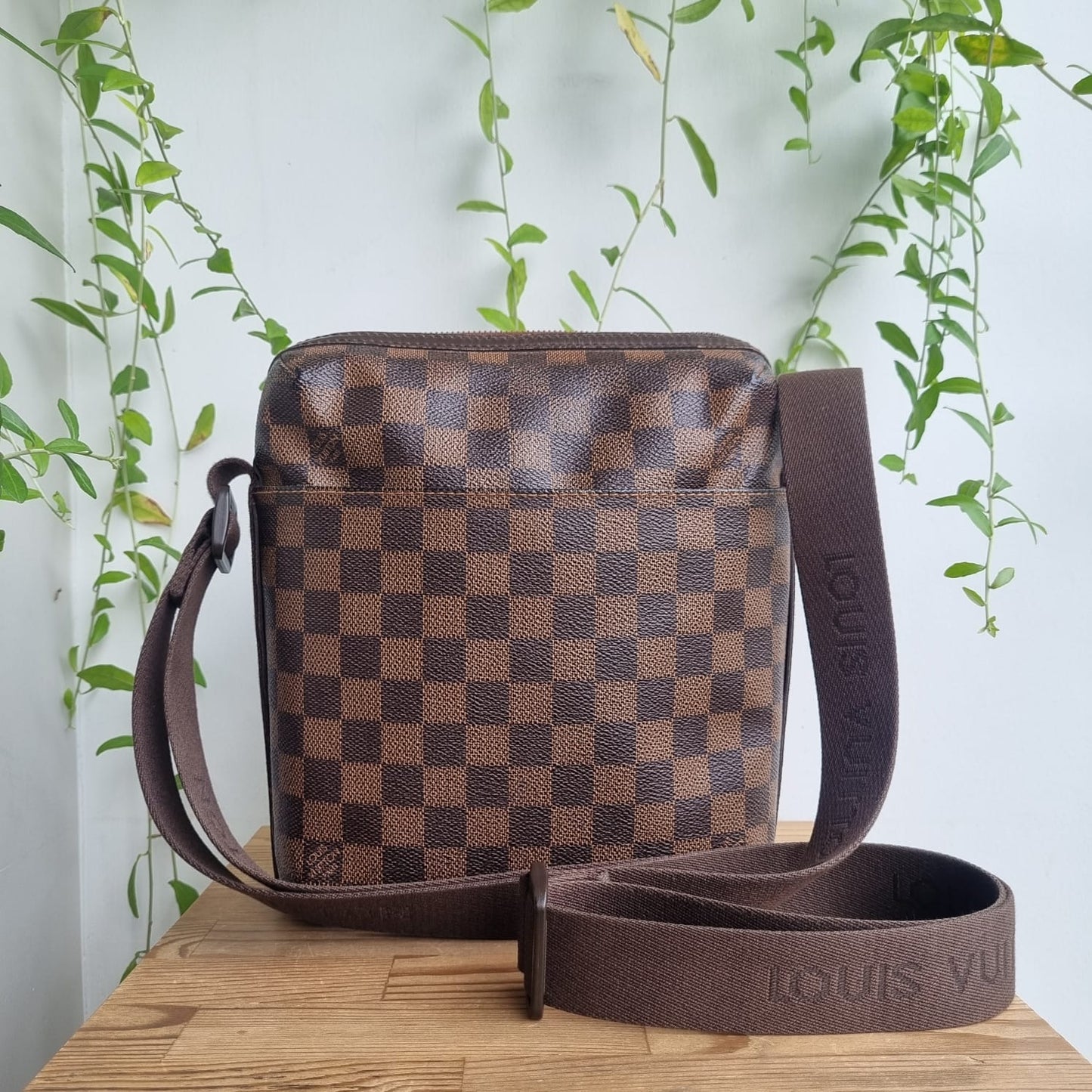 Louis Vuitton Trotteur Damier Ebene 2011 Size 20x7x25