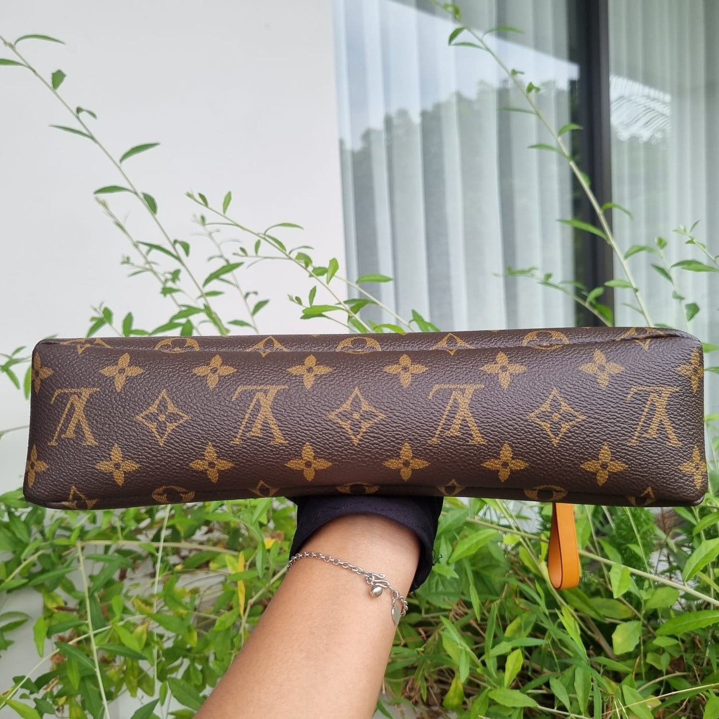 Louis Vuitton Pochette Voyage Mono CHIP Size 30x7x20
