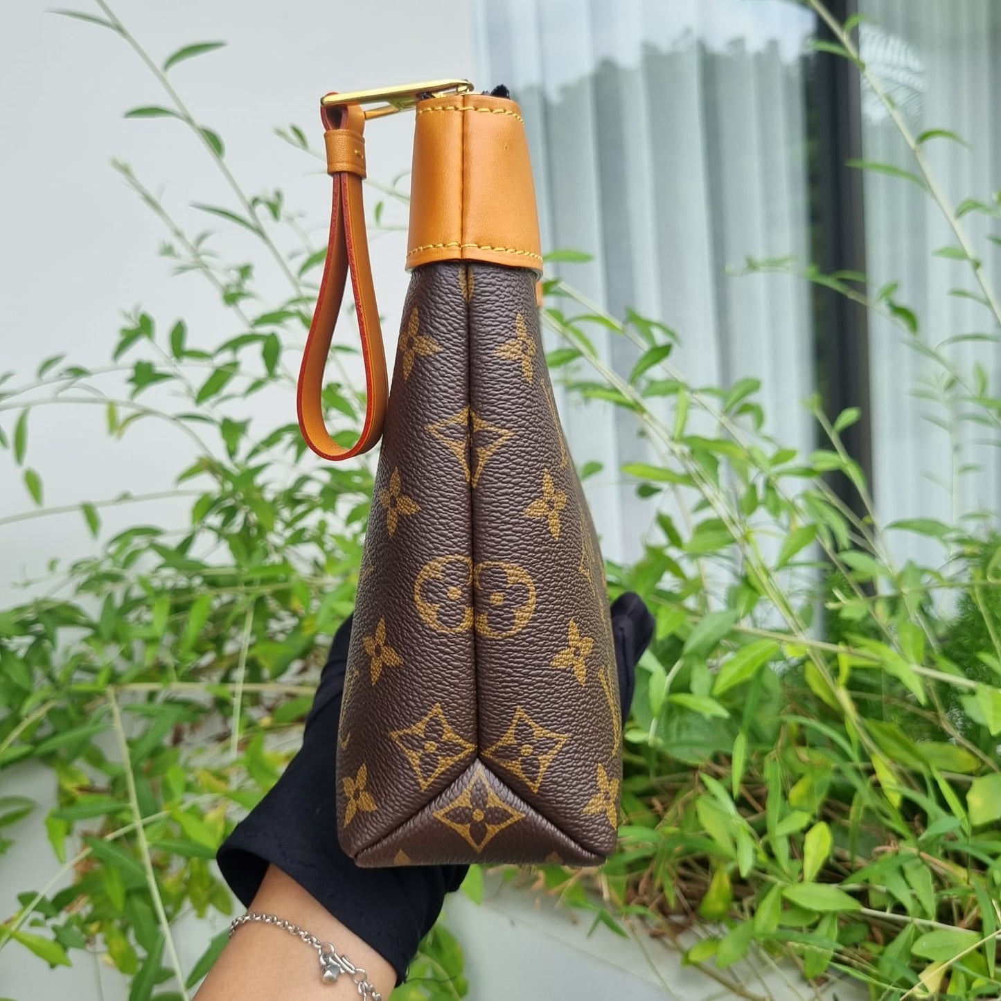 Louis Vuitton Pochette Voyage Mono CHIP Size 30x7x20