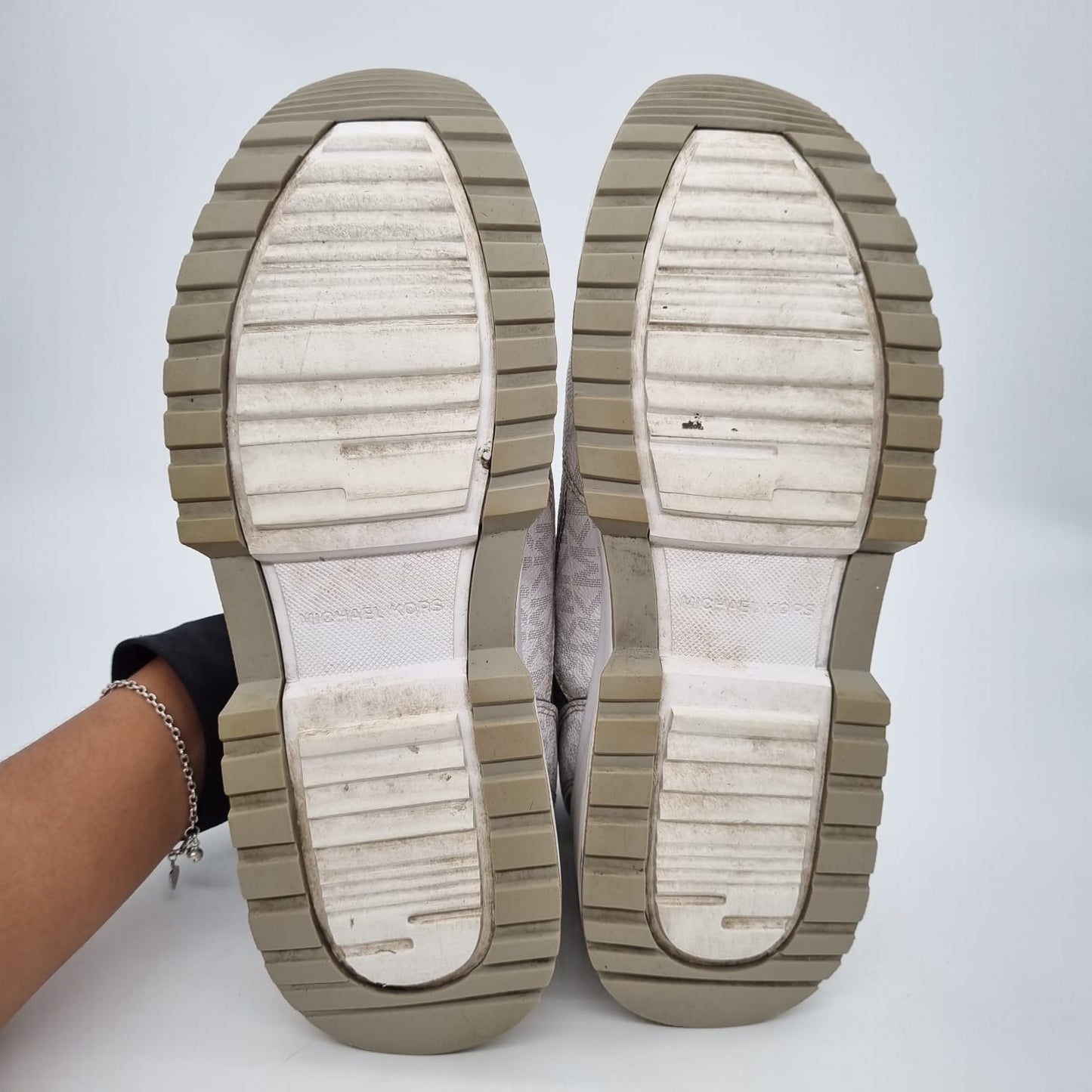 Micahel Kors Snekers Metallic Logo Size 8M/29CM