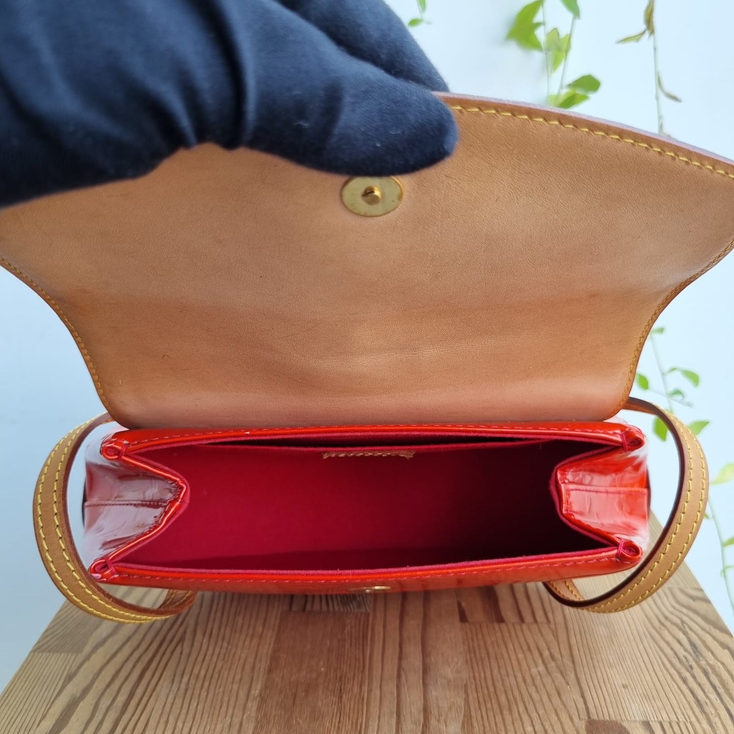 Louis Vuitton Vernish Biscayne Bay PM Shoulder Bag Red 2004 Size 31x8x18