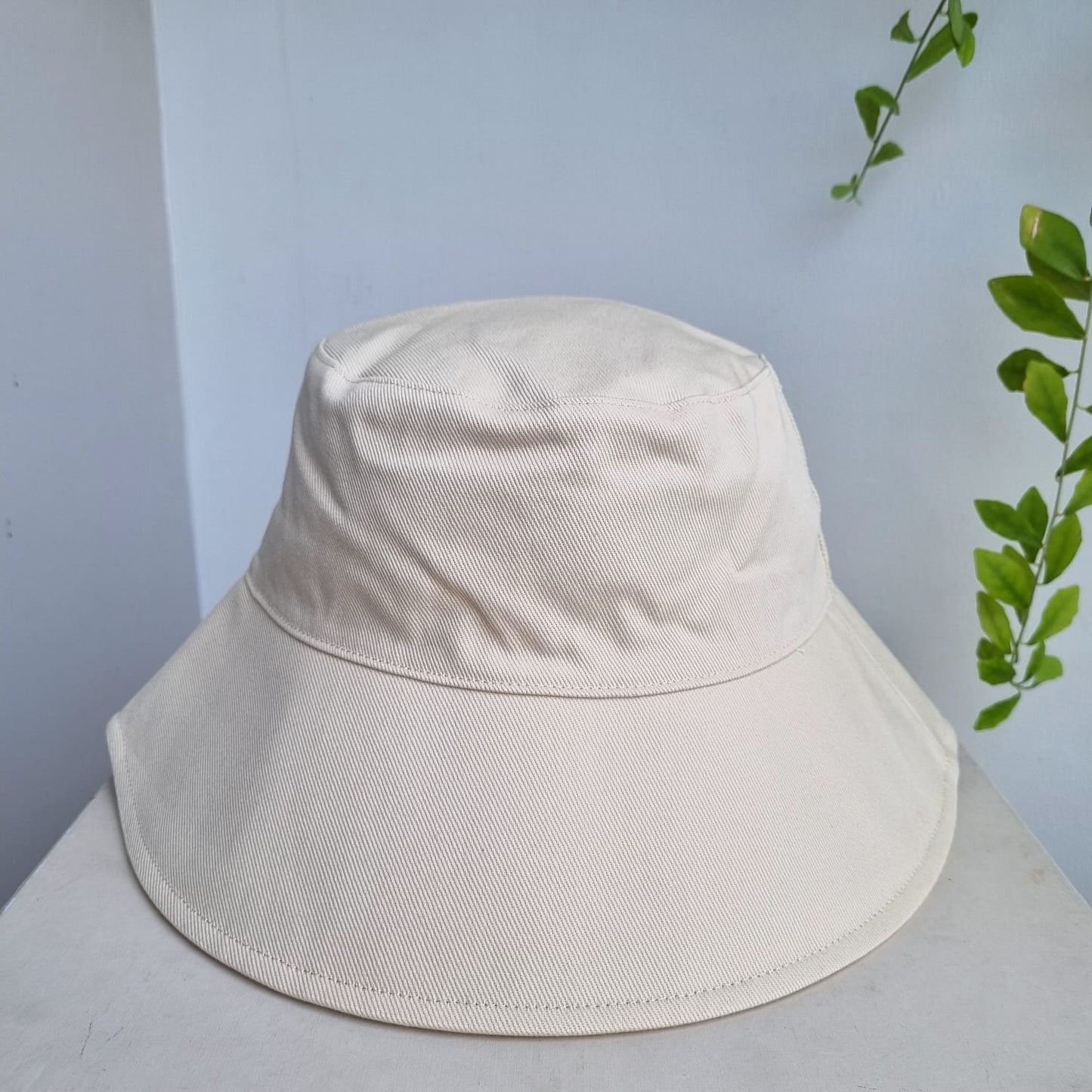 Alo Yoga Weekender Bucket Hat Ivory