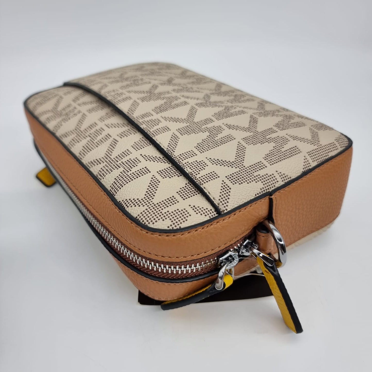 Michael Kors Cooper Utility Chino Size 25x7x18