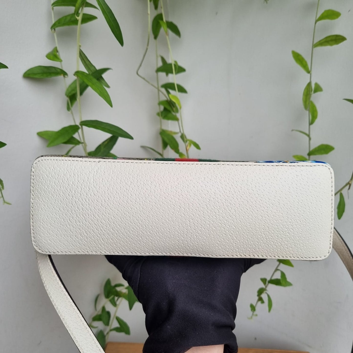 Gucci Ophidia Flower White Canvas Size 24x8x18 (Like New)