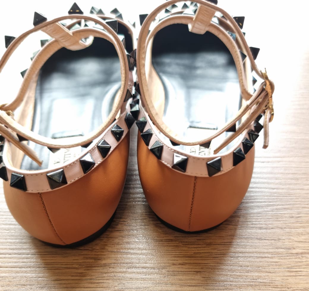 Valentino Rockstud Point Toe Flats Brown Size 39.5/26.5 dari ujung