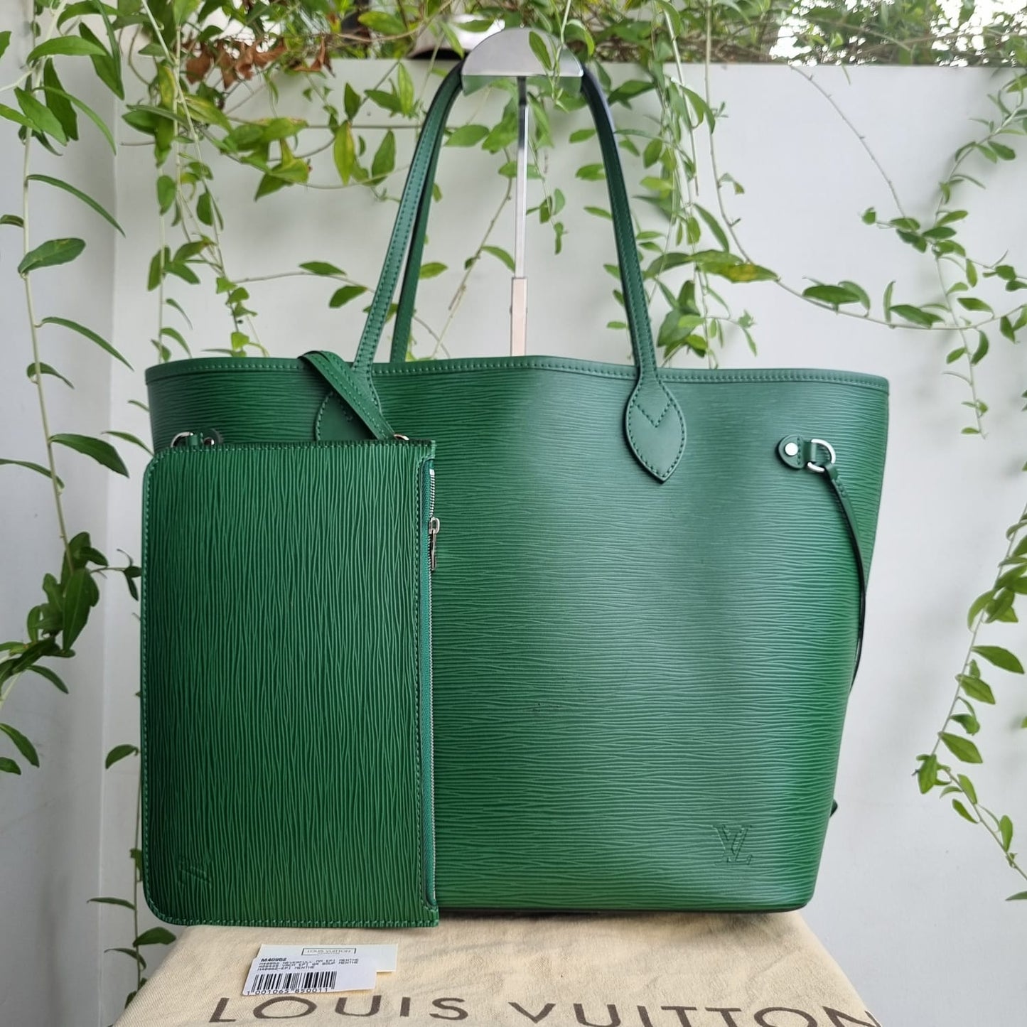 Louis Vuitton Neverfull MM Epi Menthe 2013 Size 33x17x30