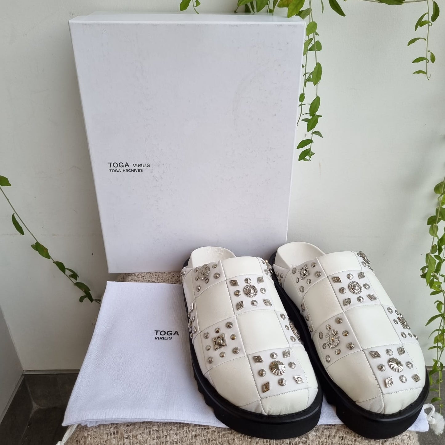 Toga Pulla Stud Embellished Leather Slippers White Size 40/28 NEW
