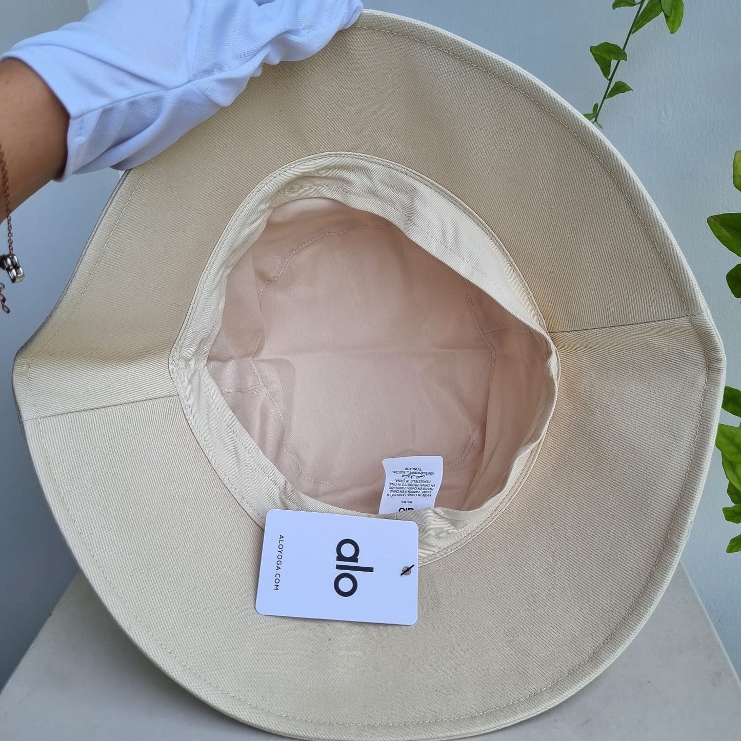 Alo Yoga Weekender Bucket Hat Ivory