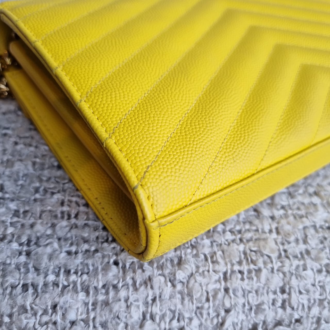 Yves Saint Laurent Envelope Shoulder Bag Jaune 2016 Size 23x15