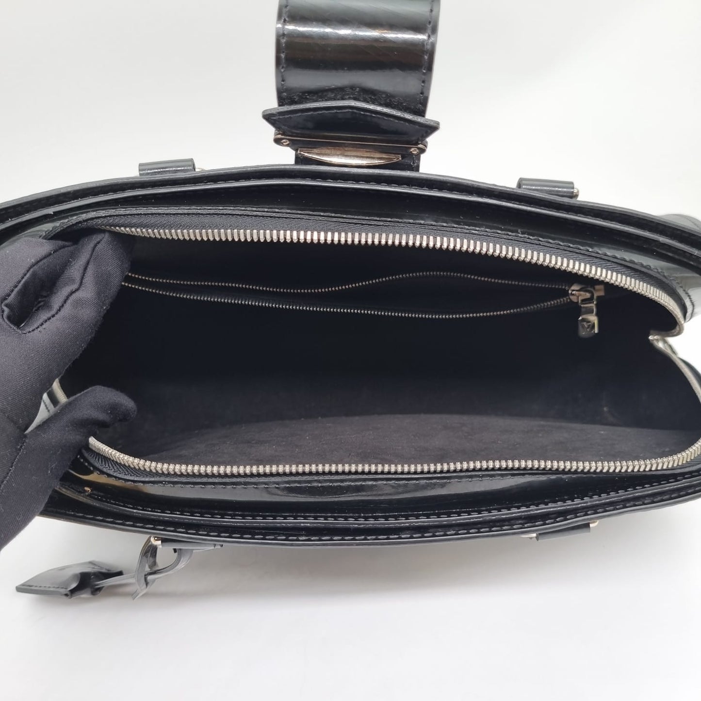 Louis Vuitton Pont Neuf Epi Leather Black 2011 Size 38x13x25