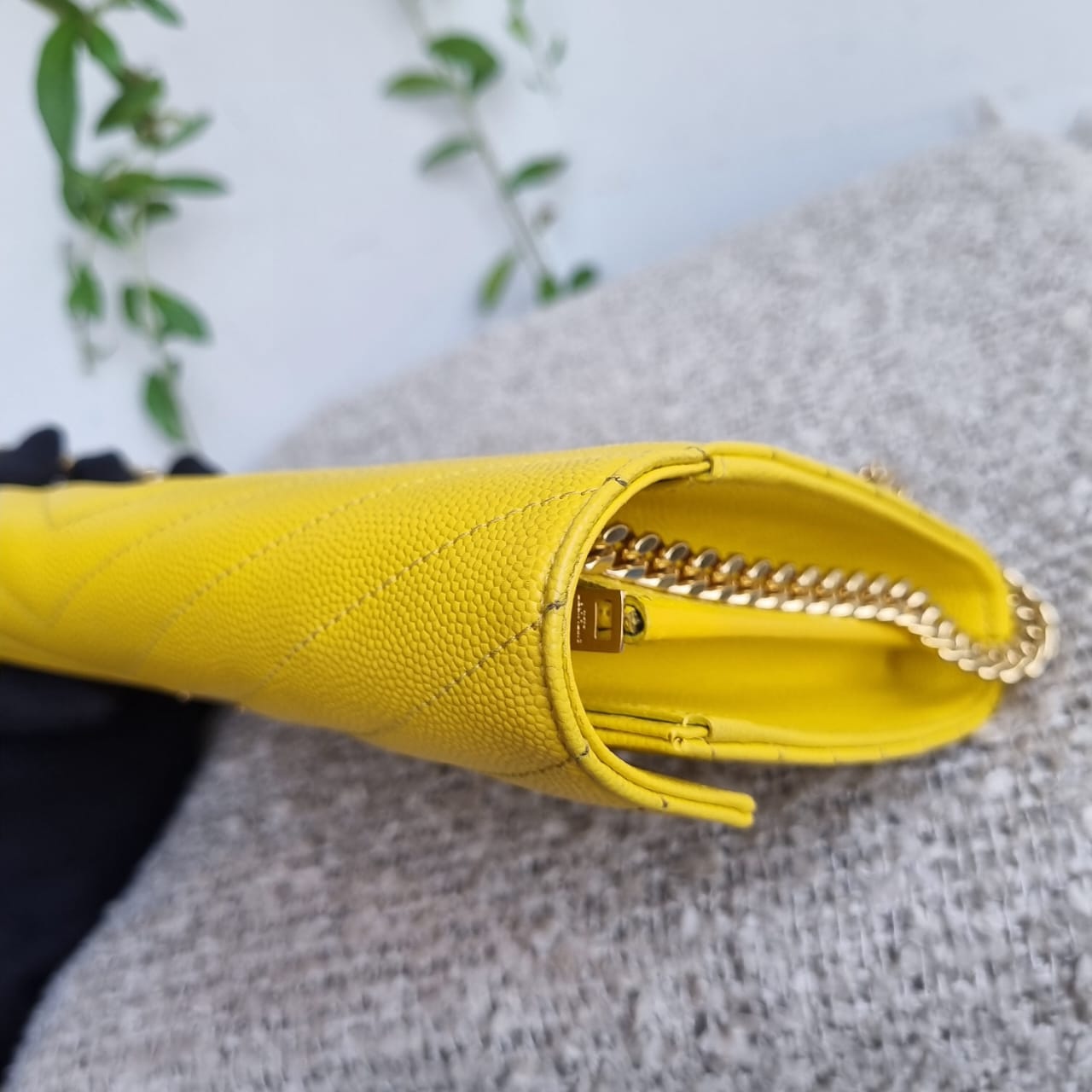 Yves Saint Laurent Envelope Shoulder Bag Jaune 2016 Size 23x15
