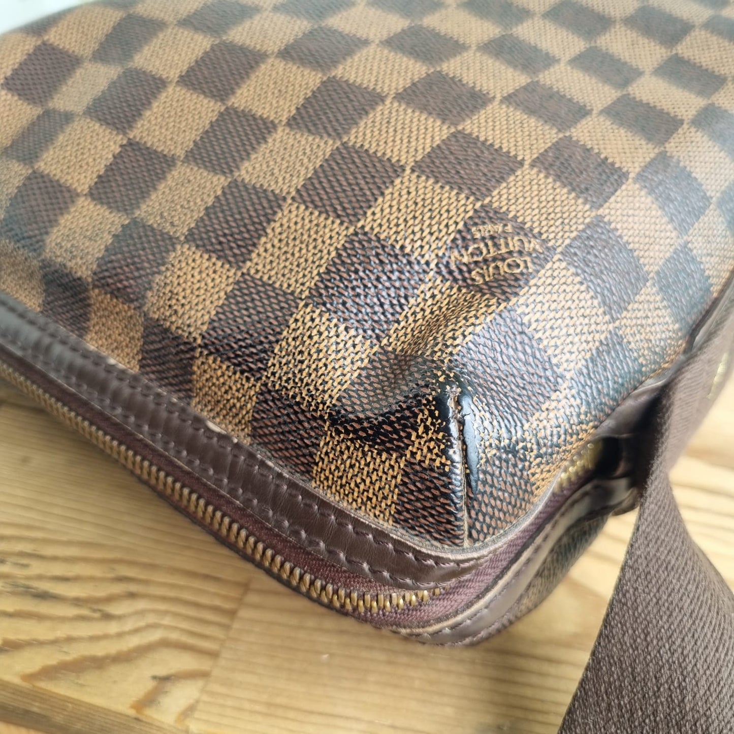 Louis Vuitton Trotteur Damier Ebene 2011 Size 20x7x25