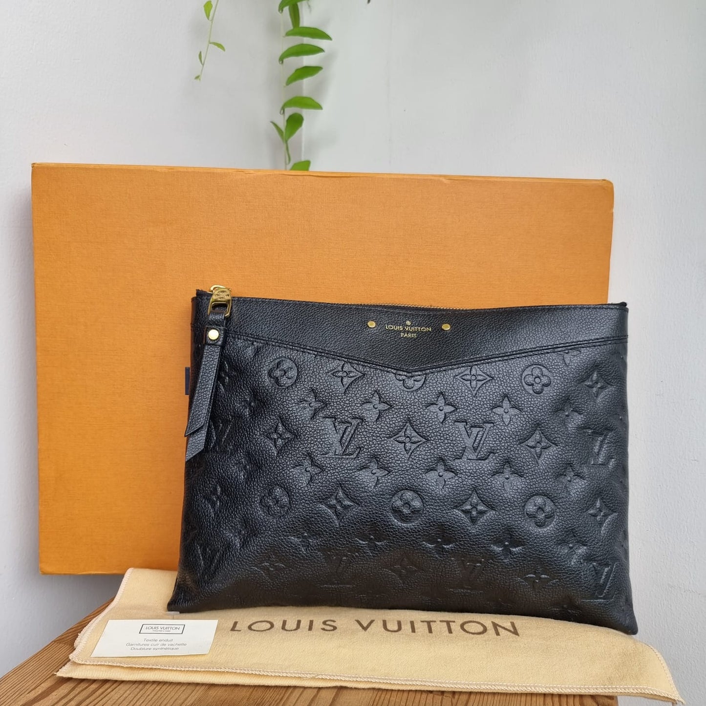 Louis Vuitton Daily Pouch Monogram Black CHIP Size 30x21