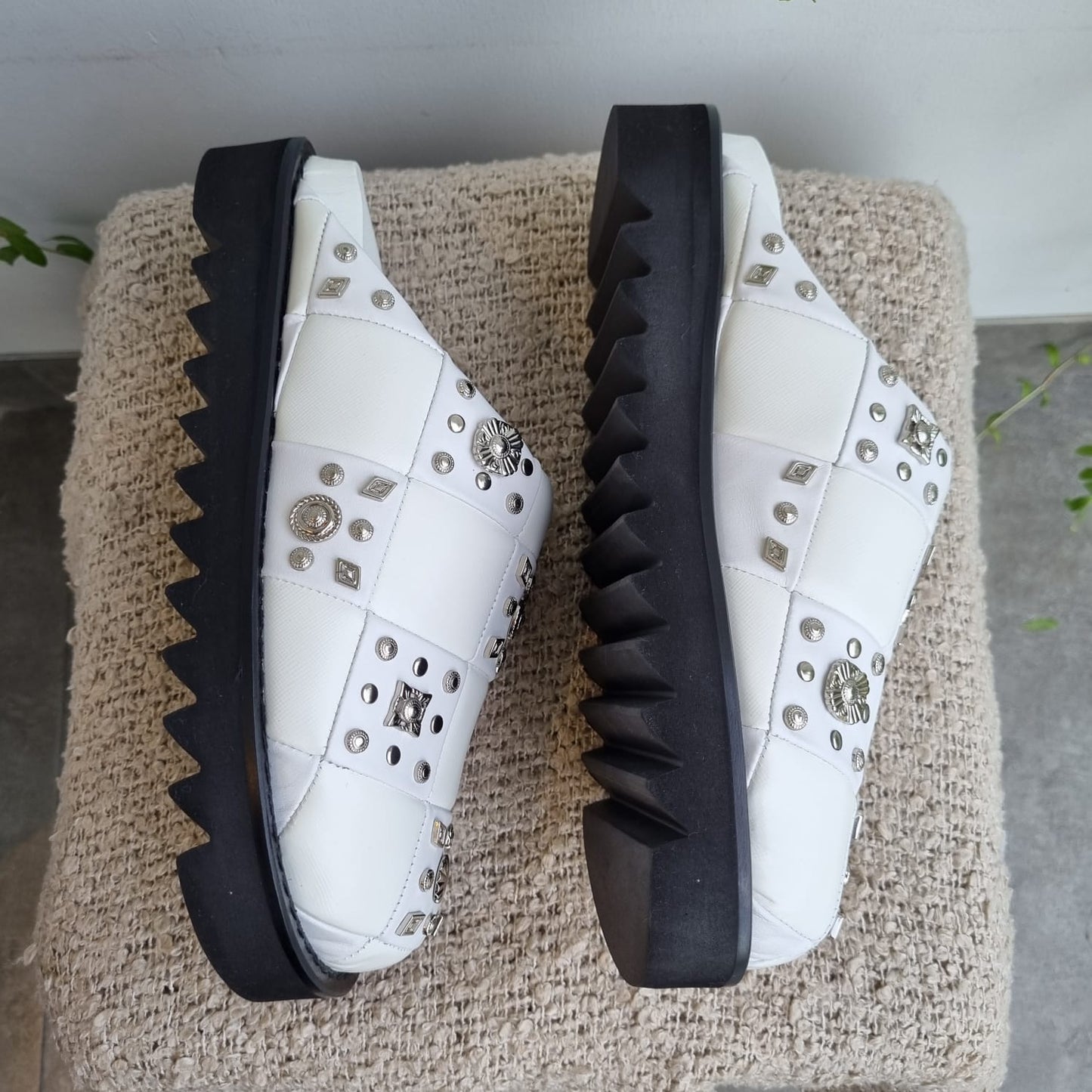 Toga Pulla Stud Embellished Leather Slippers White Size 40/28 NEW