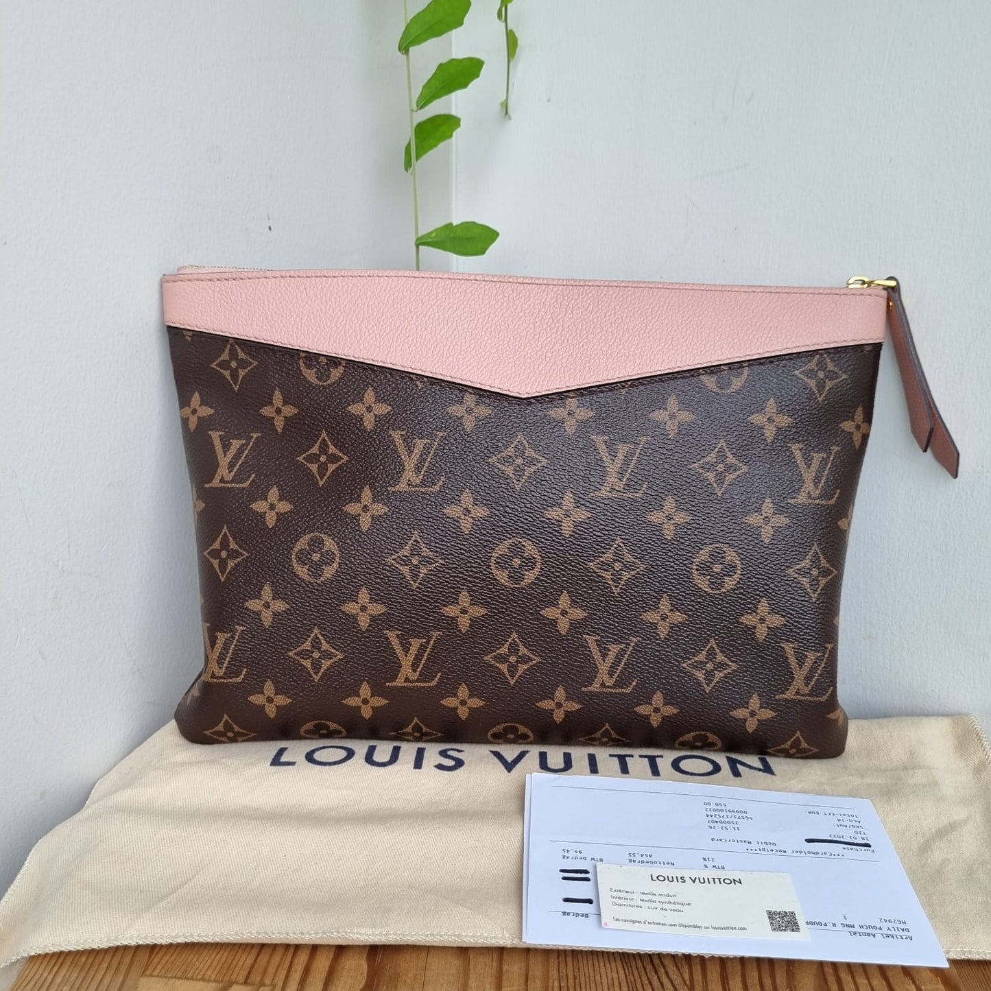 Louis Vuitton Daily Pouch Monogram 2022 Size 30x21