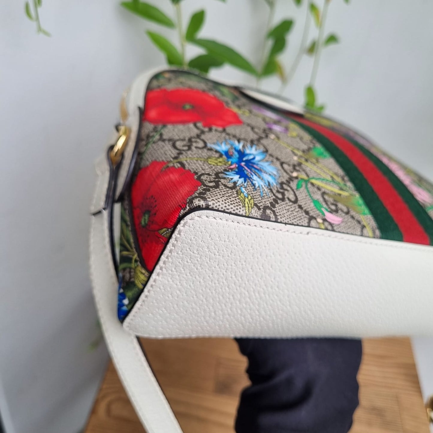 Gucci Ophidia Flower White Canvas Size 24x8x18 (Like New)